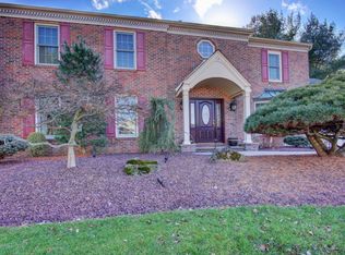 18 Cedar Ct, Marlboro, NJ 07746