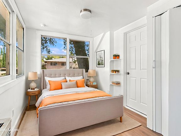 3rd image of 1063 N Summit Ave APT 3