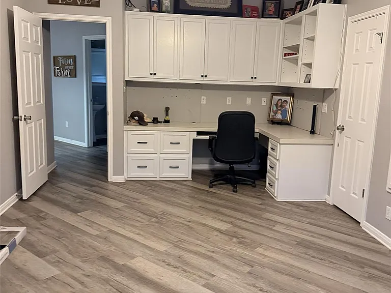 5600 FM 1466 — Photo 31