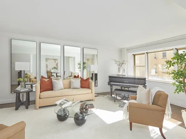 415 East 52nd Street image 3 of 14