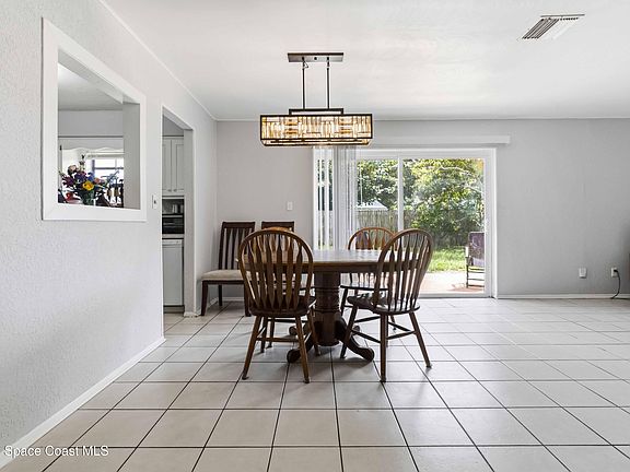 4th image of 585 Sunrise Dr S