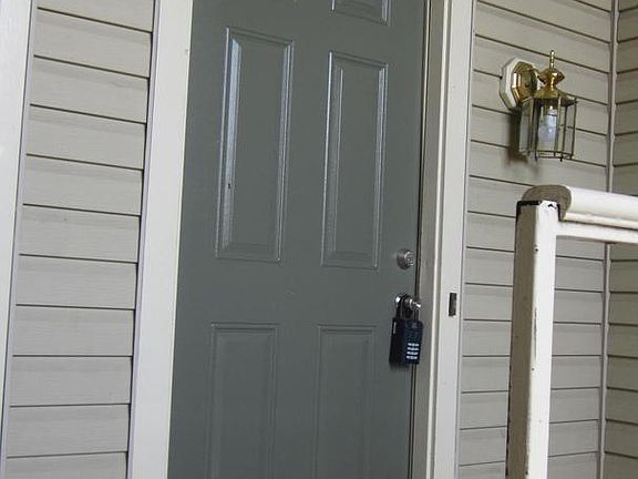 2nd image of 2814 Emma Lee St Suite 302
