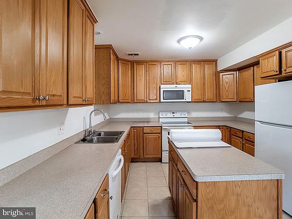 3rd image of 17861 Lyda Ln