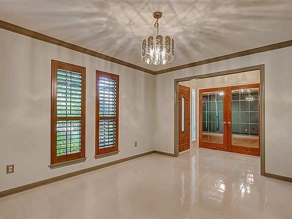 The dining room is off of the foyer with cool white tiled floor - room for family parties and dinners.