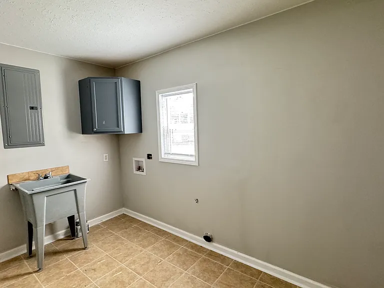 711 W Charles St #1 — Photo 5