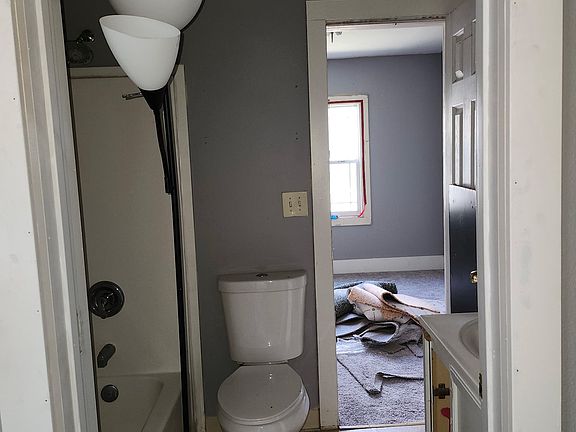 3rd image of 702 8th Ave N #702