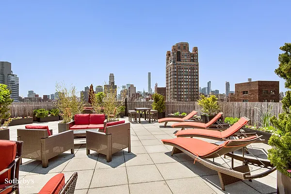 Sold by Sotheby's International Realty | media 7