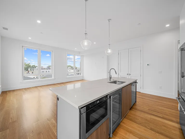 Residencies at 218-220 Old Colony Avenue — Photo 12
