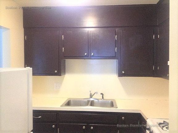 5th image of 580 Bridge St #24A