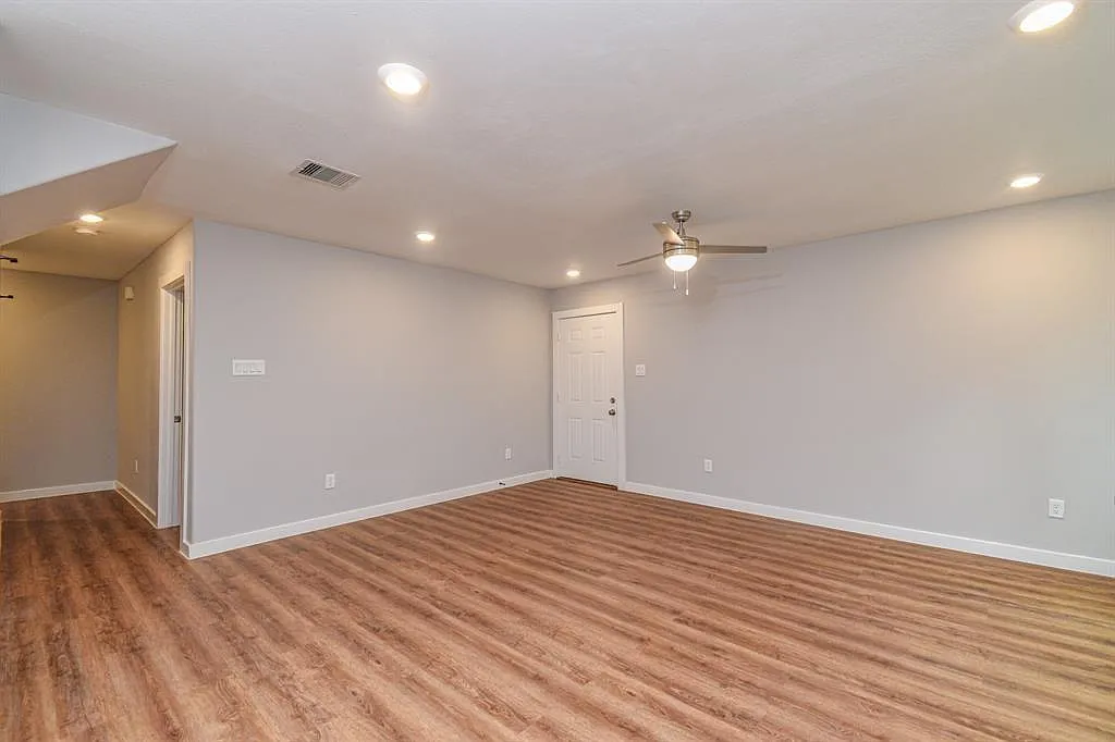 3 bed, 2.0 bath, 1150 sqft, $1,600 — Photo 2
