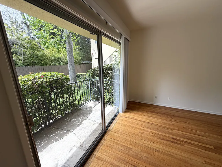 255 S Oakland Avenue — Photo 13