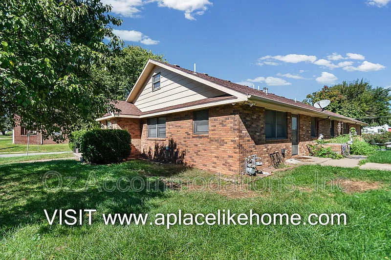3 bed, 3.0 bath, 1200 sqft, $1,300 — Photo 1