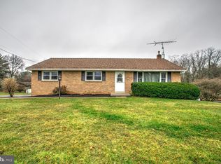 1 Appaloosa Dr, Lititz, PA 17543