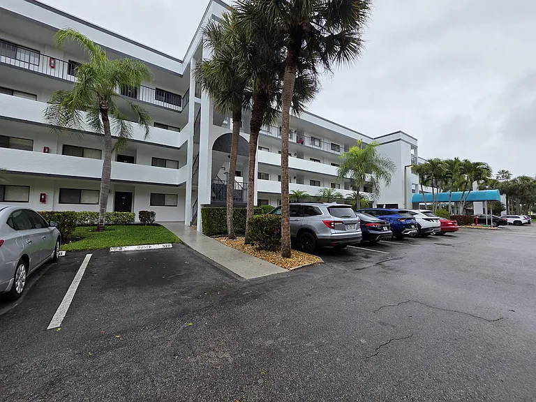 4725 Lucerne Lakes Blvd E #106 — Photo 3