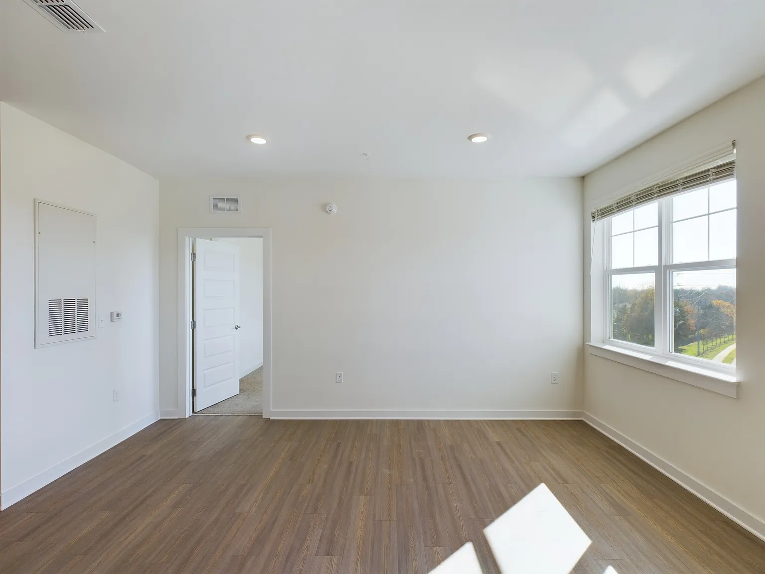 2 bed, 1083 sqft, $1,819 — Photo 3