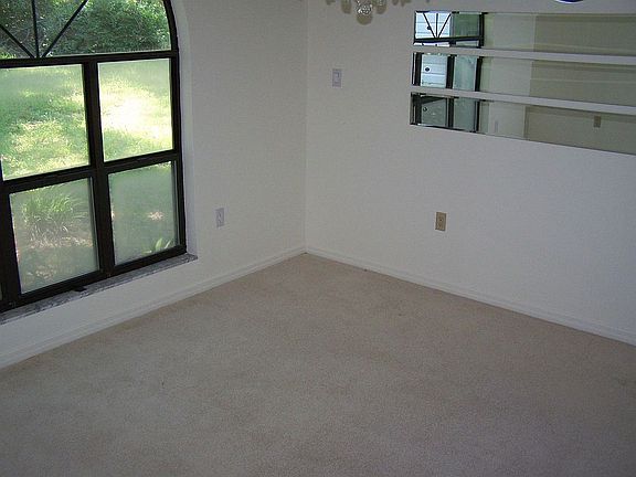4th image of 365 NW Fairway Dr