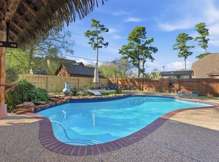 8906 Forest Creek Dr, Tomball, TX 77375