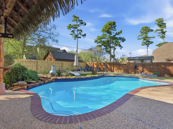 8906 Forest Creek Dr, Tomball, TX 77375