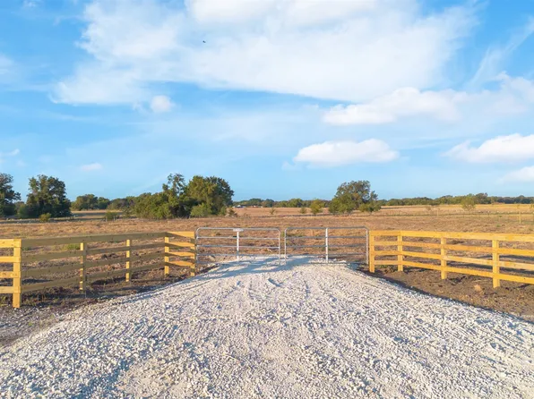 2 Sandswitch Rd, Ennis, TX 75119