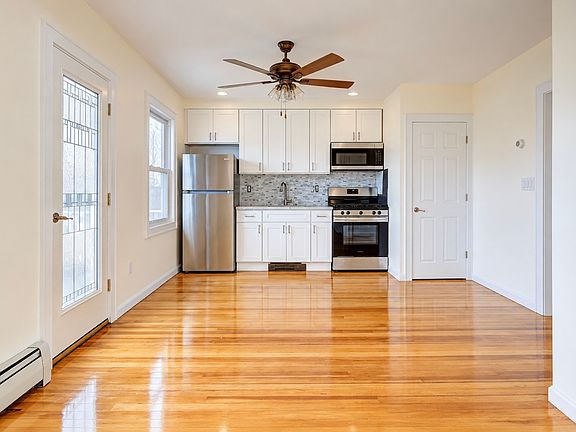 2nd image of 439 W Walnut St #2