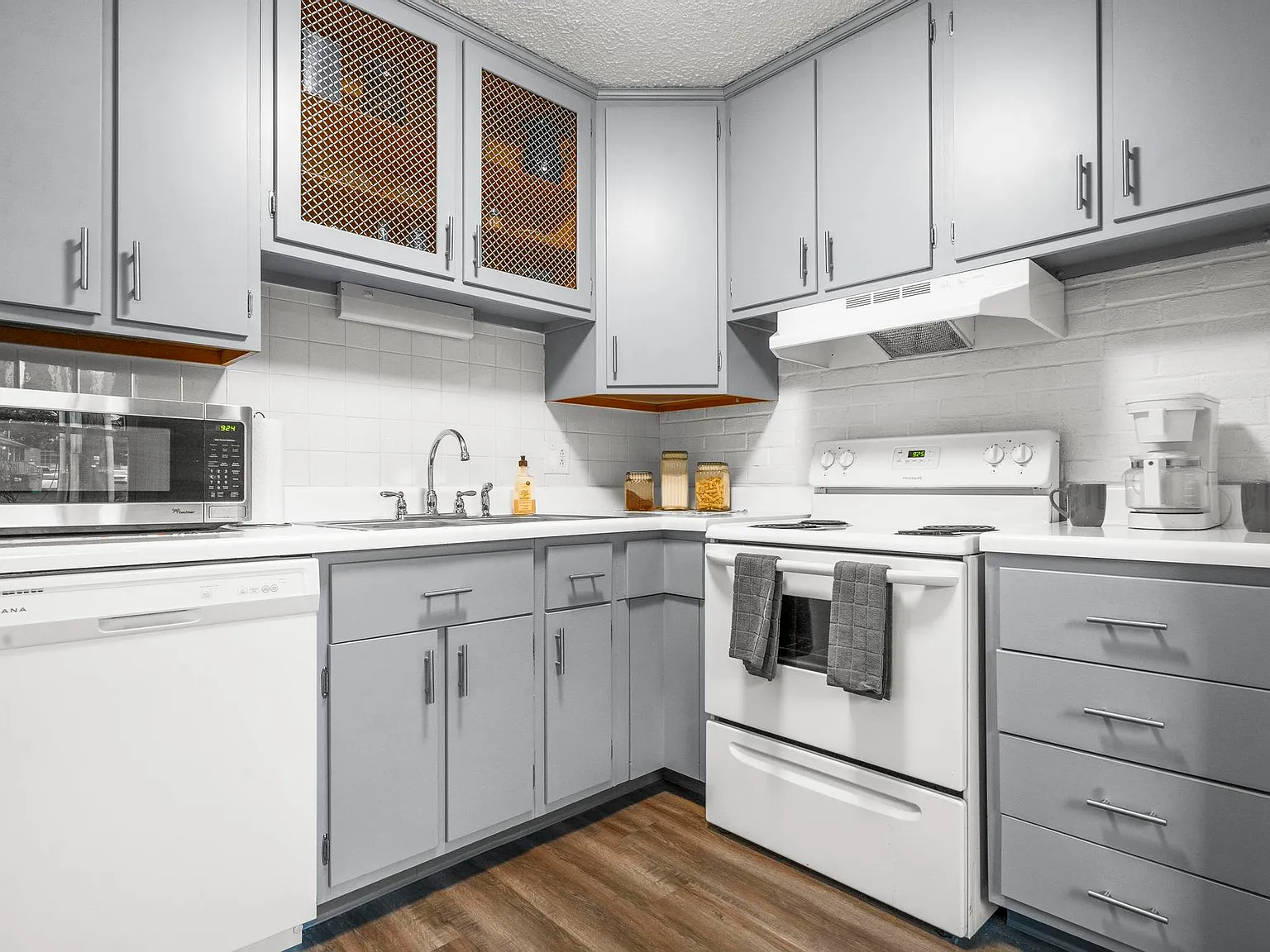 Williamsburg and Portage Pointe Apartments — Photo 4