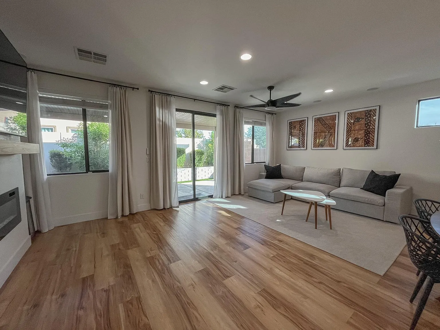 5620 Akula Bay Street - 1 — Photo 2