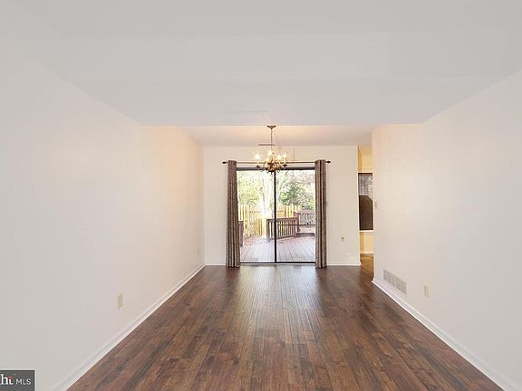 4th image of 133 N Park Dr