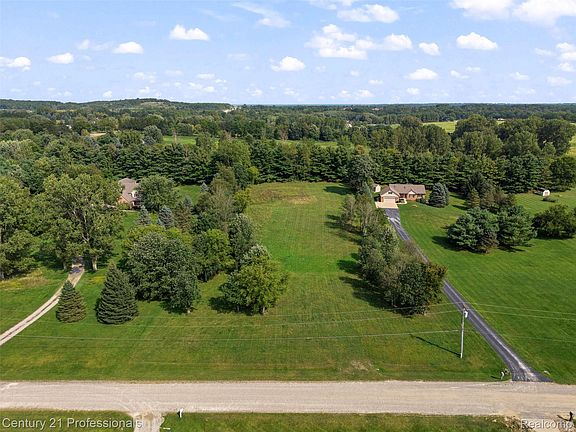 3rd image of 1920 Deer Run Ln