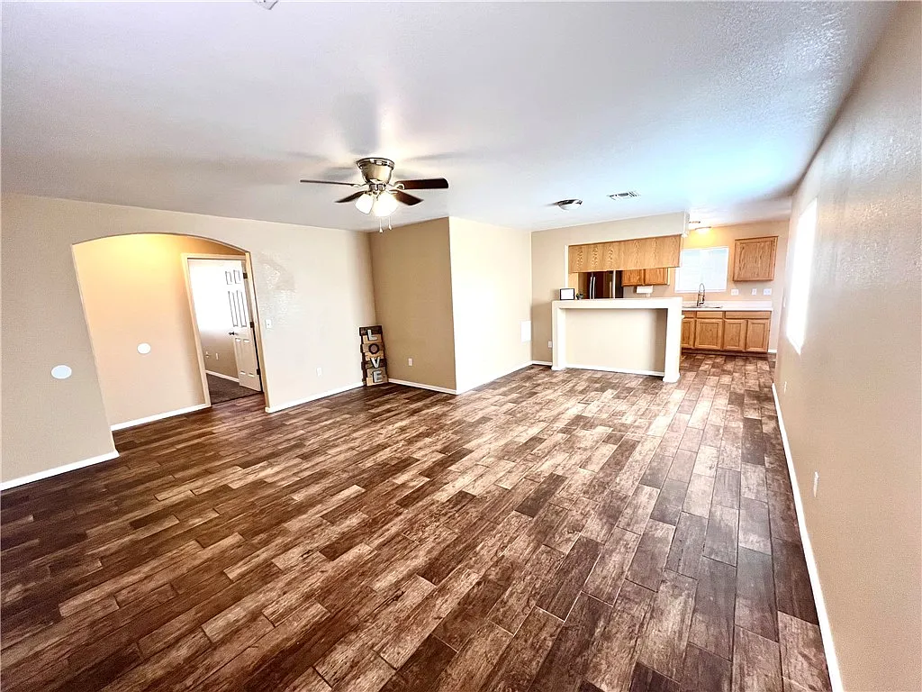 3 bed, 2.0 bath, 1144 sqft, $1,450 — Photo 2