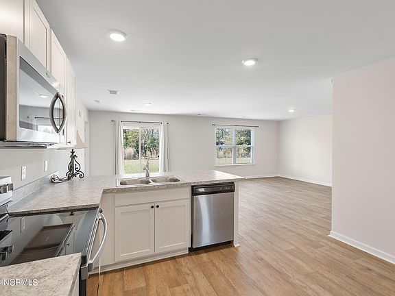4th image of 573 Pinecrest Street NW