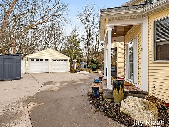 4th image of 1811 Gladys Ave