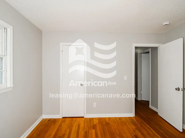 524439_011_wm_-_main_bedroom_13458607.jpg
