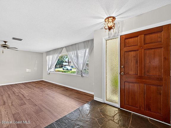 3rd image of 250 Bonita Dr