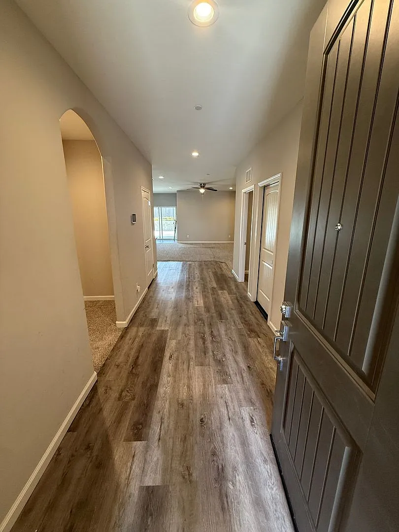 Modern 4-Bedroom Home in Northeast Bakersfield — Photo 3