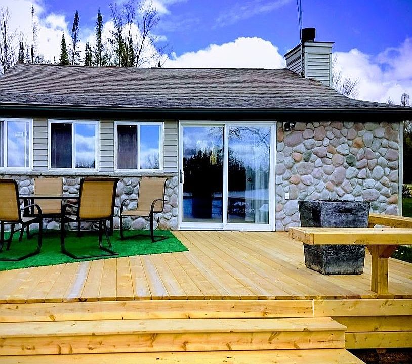 Lakefront  Cottage 