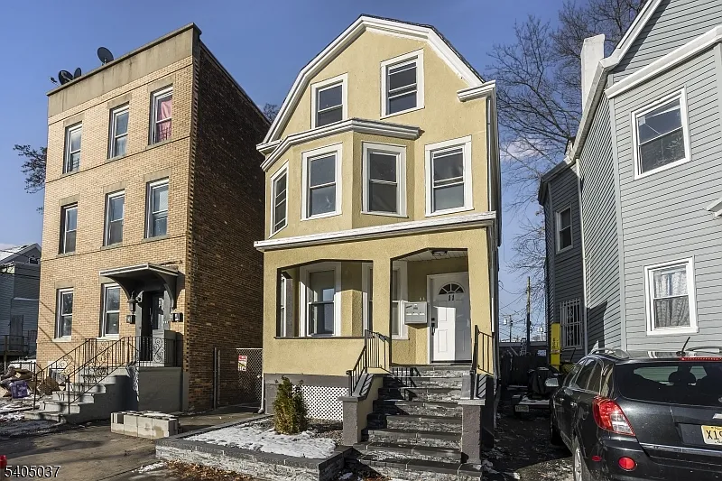 11 Ellington St photo 1