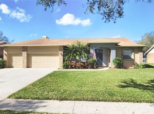 2708R Bent Leaf Dr, Valrico, FL 33594