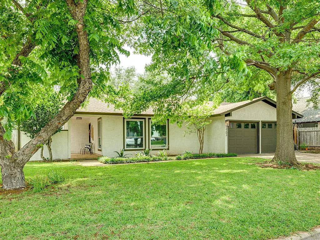 4 bed, 2.0 bath, 1634 sqft, $3,200 — Photo 2