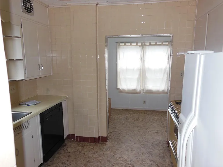 1629 Emerson Ave — Photo 6