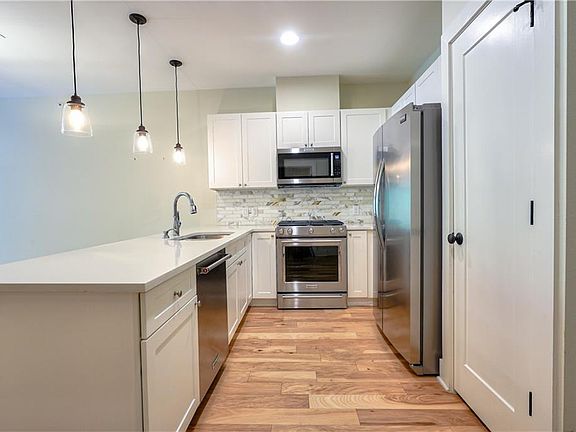 3rd image of 908 Nueces St Unit 27