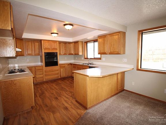 5th image of 793 NE 8th St