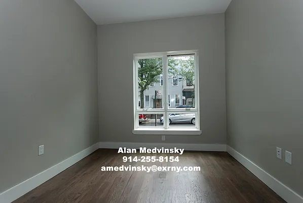 Rented by EXR | media 9