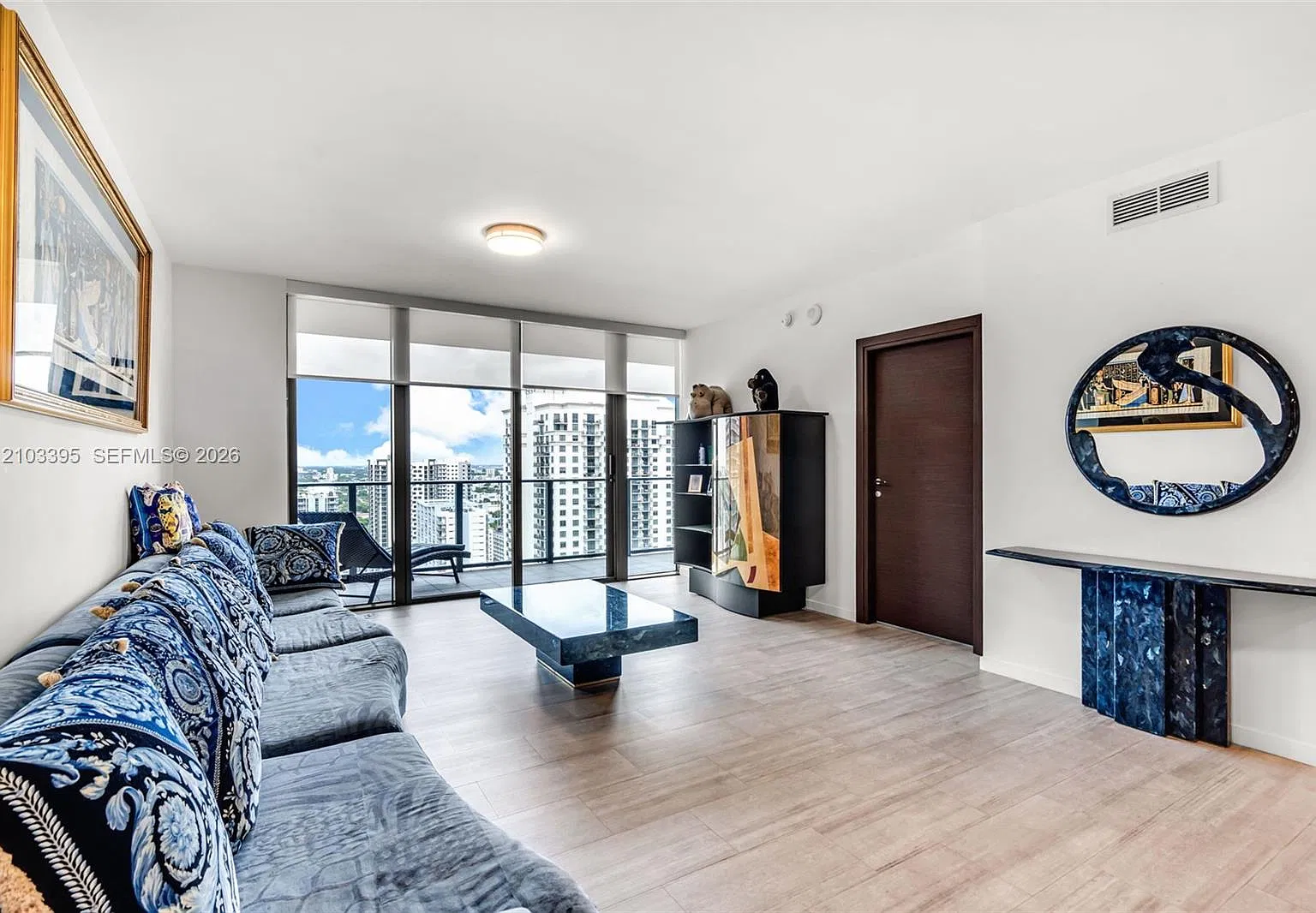 Brickell Flatiron Condo — Photo 4
