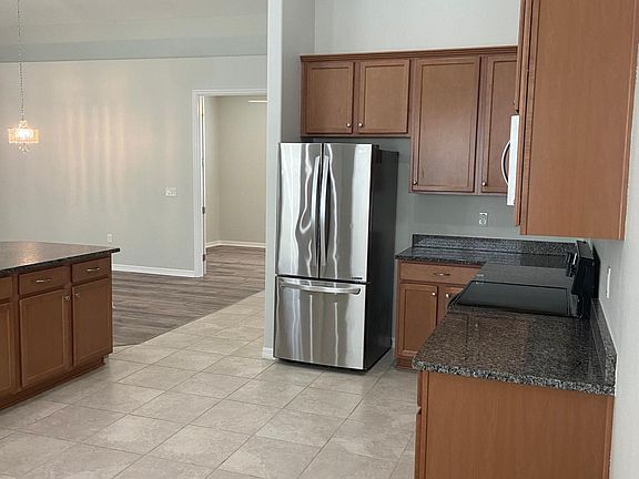 3rd image of 81 Park Place Cir