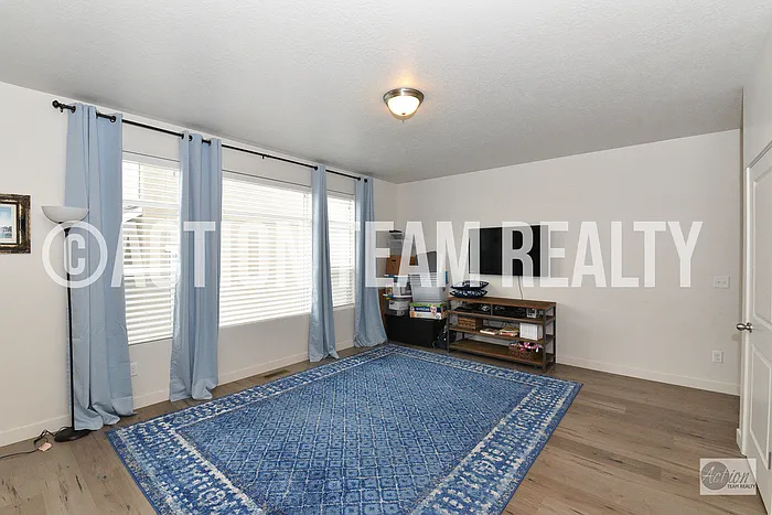 1632 N Apache Rd — Photo 3