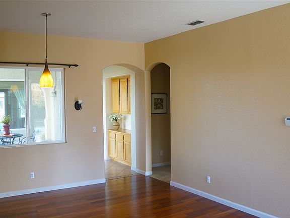 4th image of 520 Alcantar Cir
