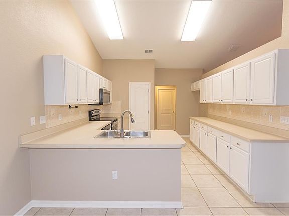 5th image of 7234 Stanford Dr