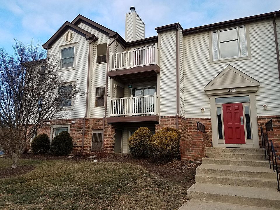2nd floor Condo with back view