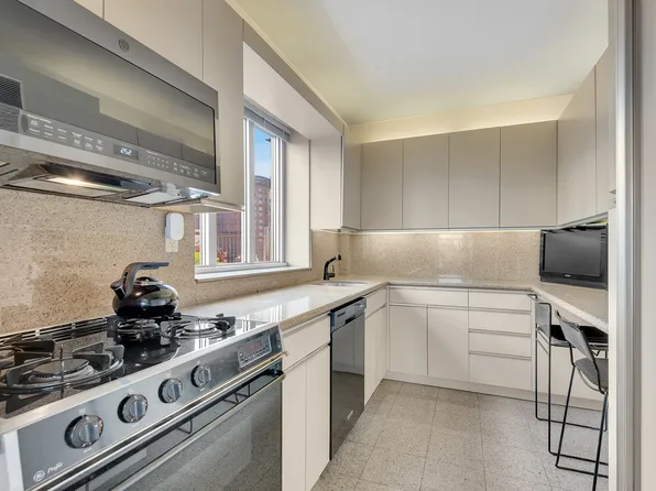 80 Central Park West image 9 of 18