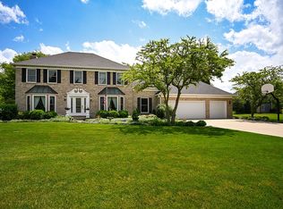 2804 Greenwood Ln, Saint Charles, IL